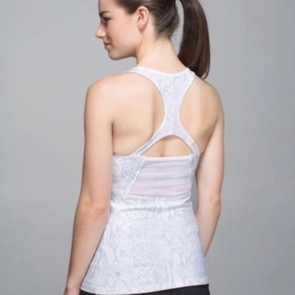 Lululemon Mesh With Me Tank Size 4 Preowned good condition no flaws - Picture 2 of 6